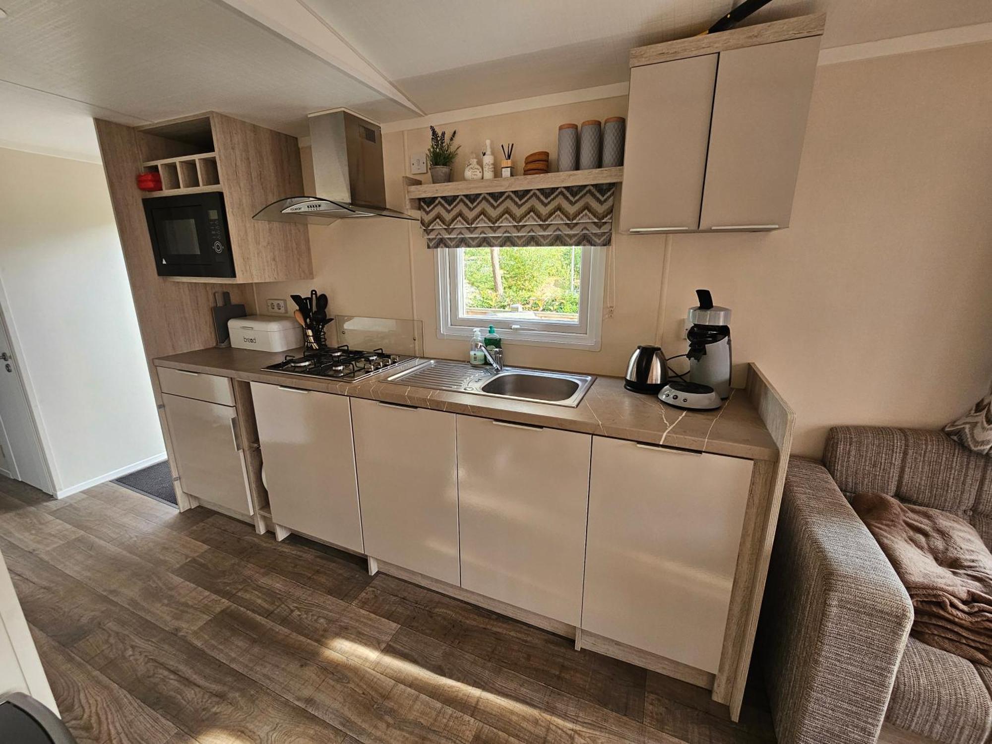 Luxe 4 Persoons Chalet Op 5 Sterren Camping Raalte Kültér fotó