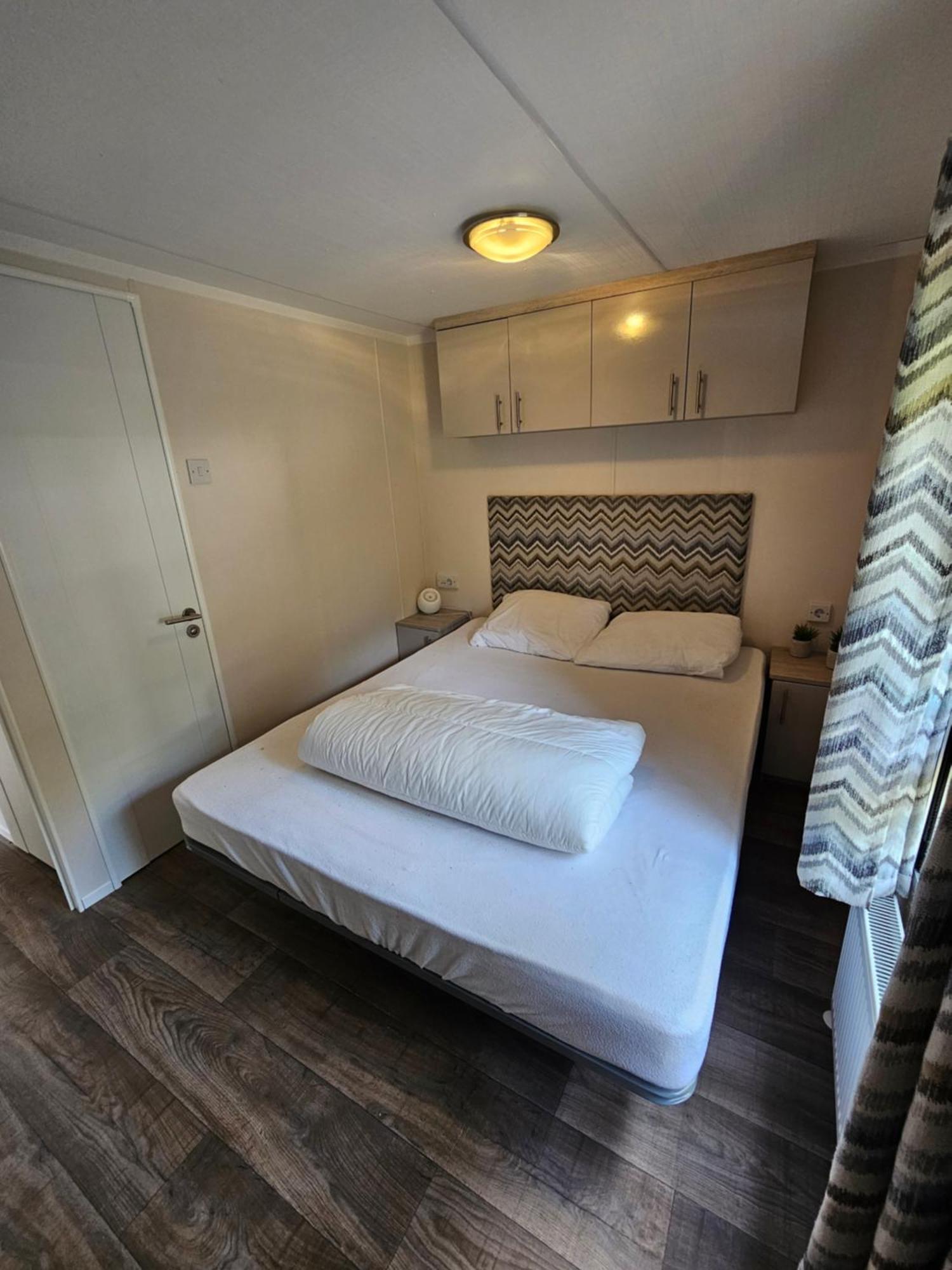 Luxe 4 Persoons Chalet Op 5 Sterren Camping Raalte Kültér fotó