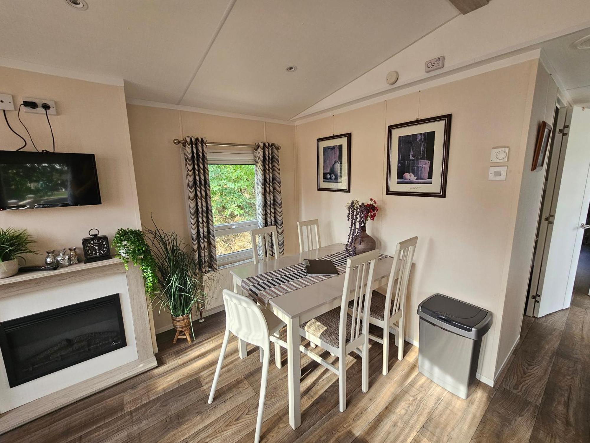 Luxe 4 Persoons Chalet Op 5 Sterren Camping Raalte Kültér fotó