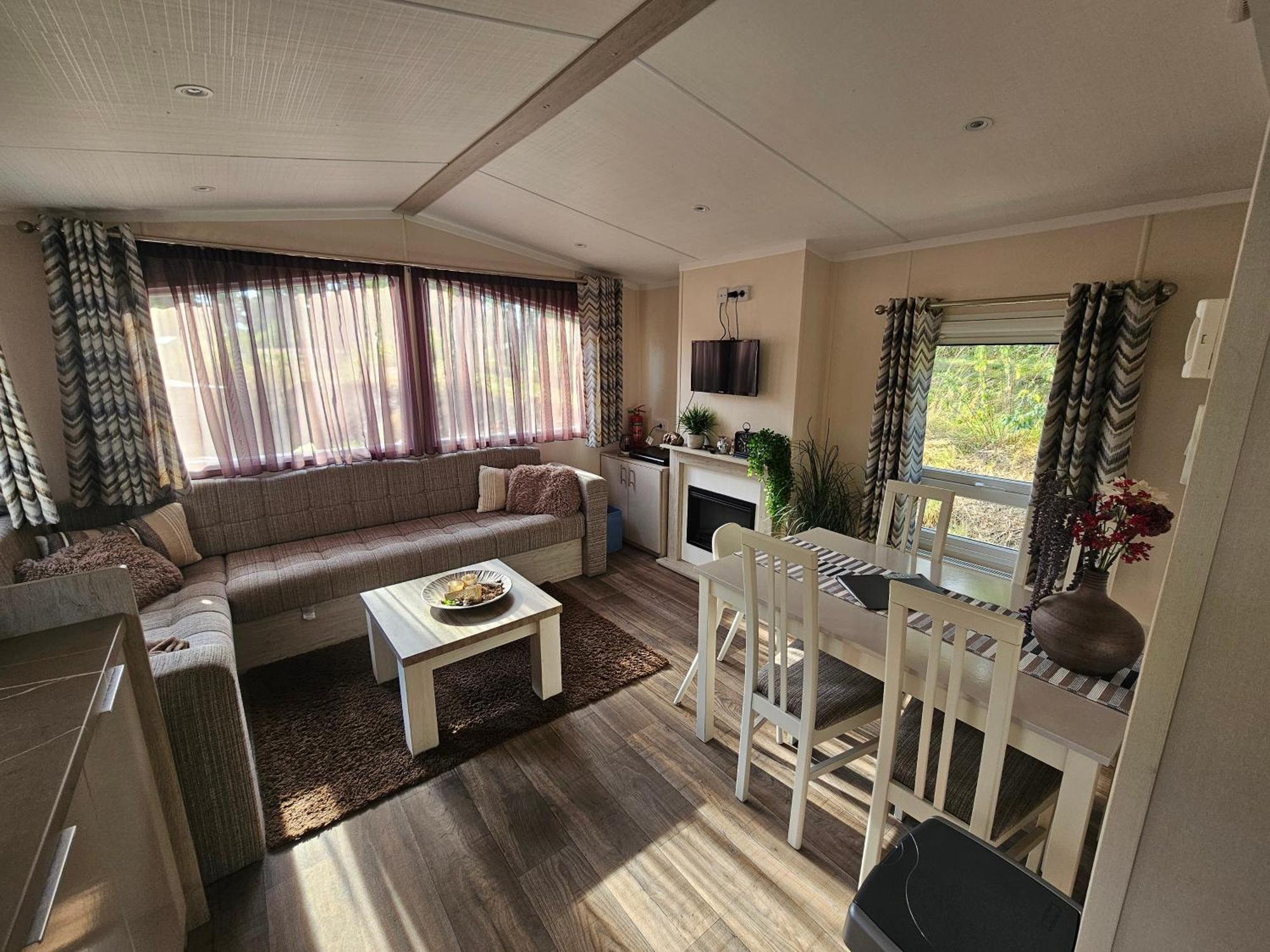 Luxe 4 Persoons Chalet Op 5 Sterren Camping Raalte Kültér fotó