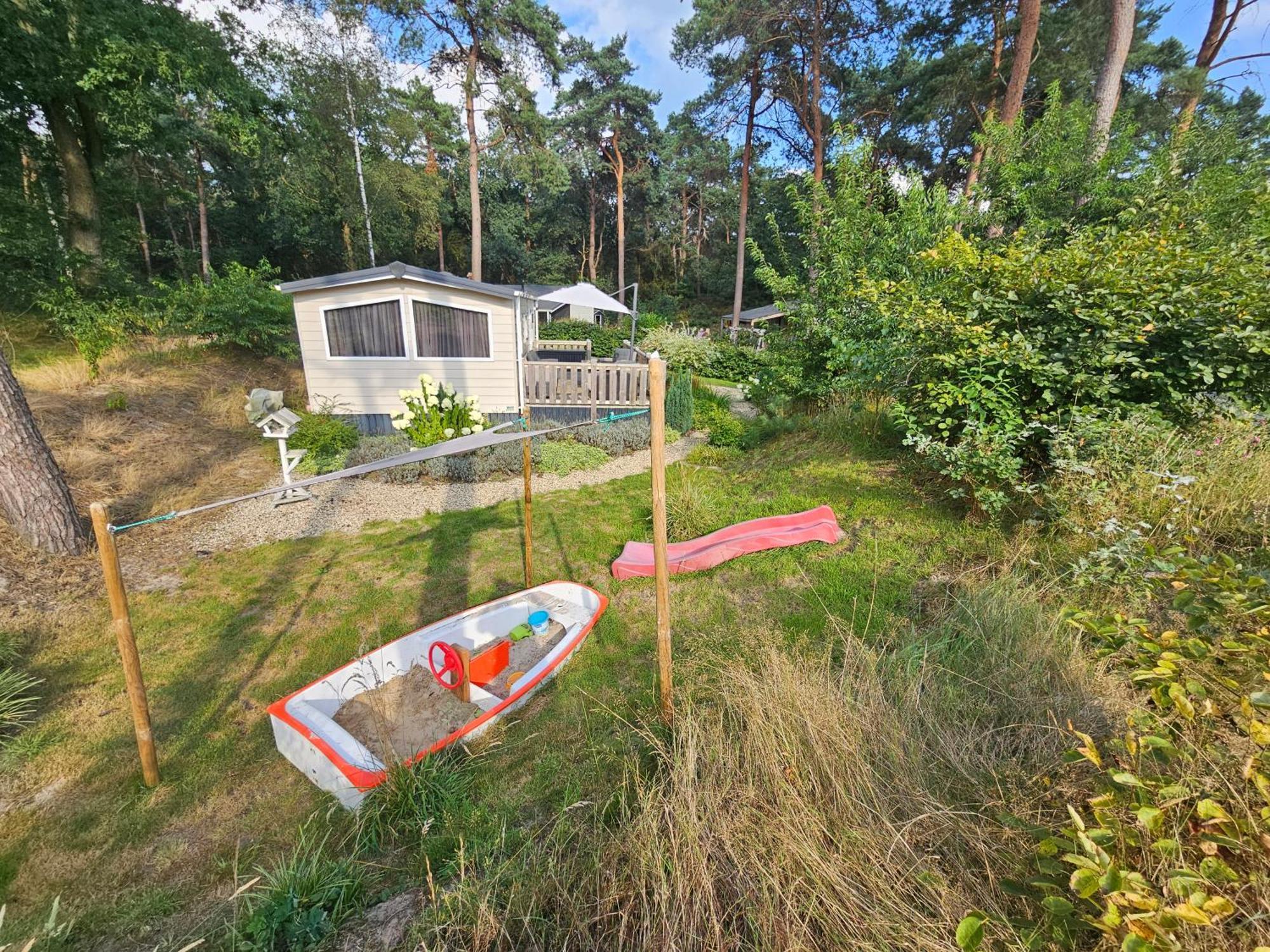 Luxe 4 Persoons Chalet Op 5 Sterren Camping Raalte Kültér fotó