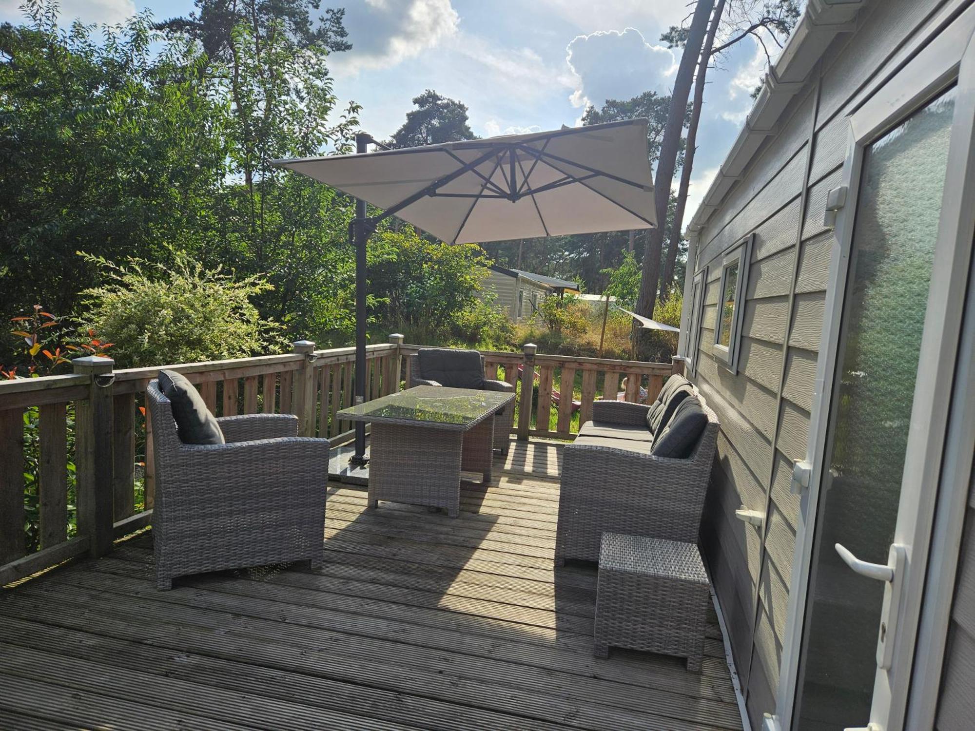 Luxe 4 Persoons Chalet Op 5 Sterren Camping Raalte Kültér fotó